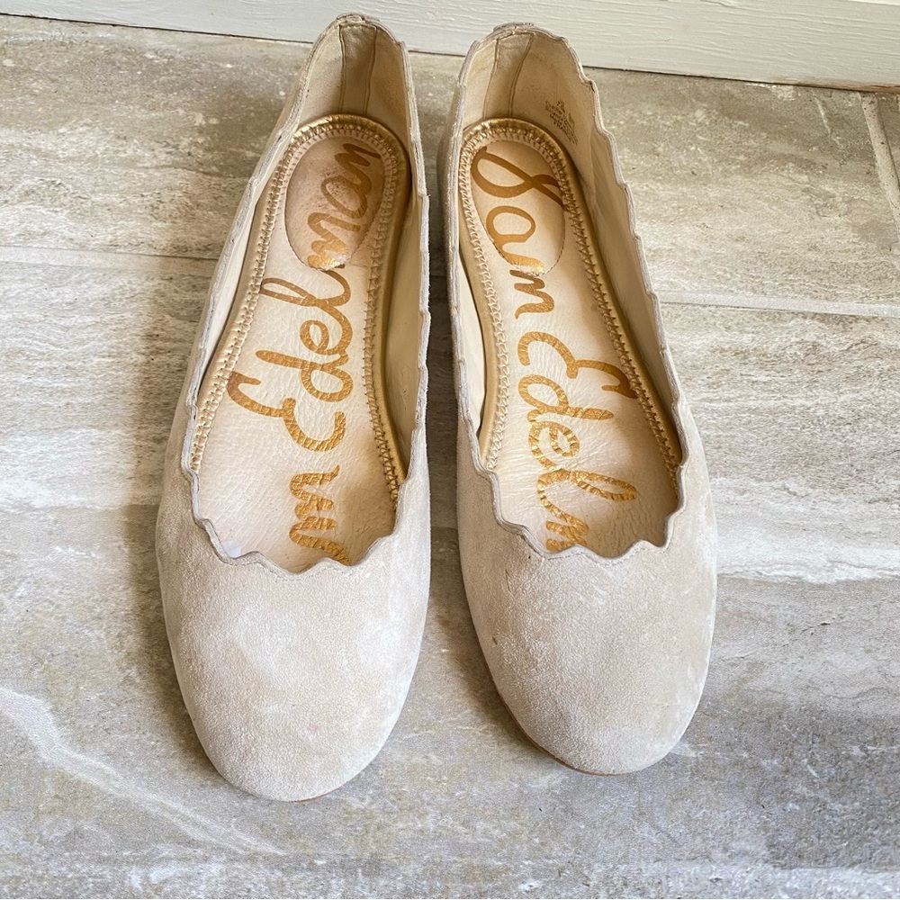 Sam Edelman Francis Bistro Beige Suede Scalloped Ballet Flats 7.5 EUC